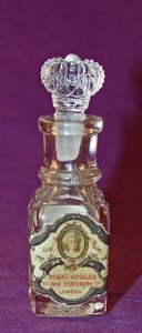 Crown's Bouquet Versailles bijou bottle